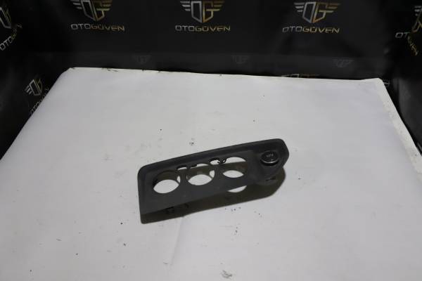 FORD TRANSİT 100 L-S-V ÇIKMA PARÇA  V363 KLİMA DÜĞME ÇERÇEVESİ